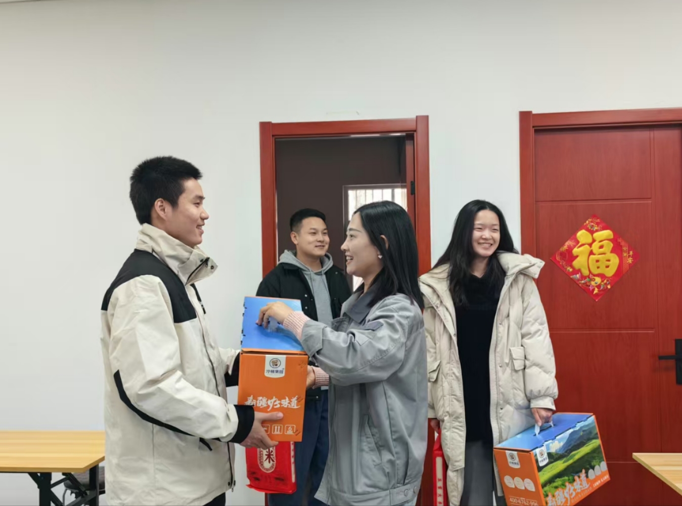 巾幗有擔(dān)當(dāng) 履責(zé)綻芳華-記新疆兵團(tuán)建工市政交通集團(tuán)天山公司工會(huì)職工李東芳
